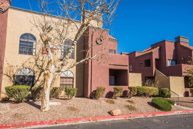 Building Photo - Beautiful 2 bed, 2 bath condo ready to mov...