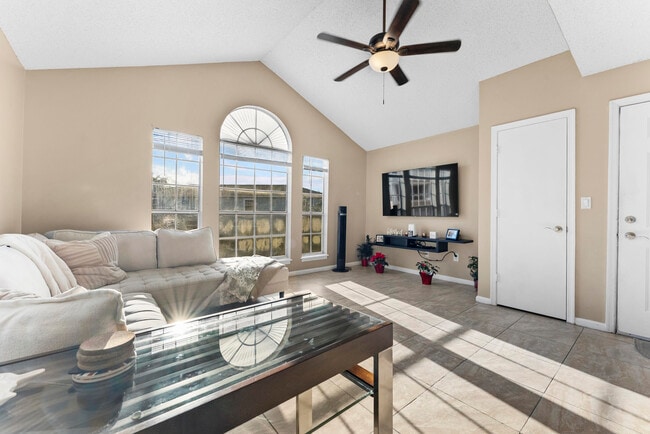 Foto del edificio - 1365 Crystal Way