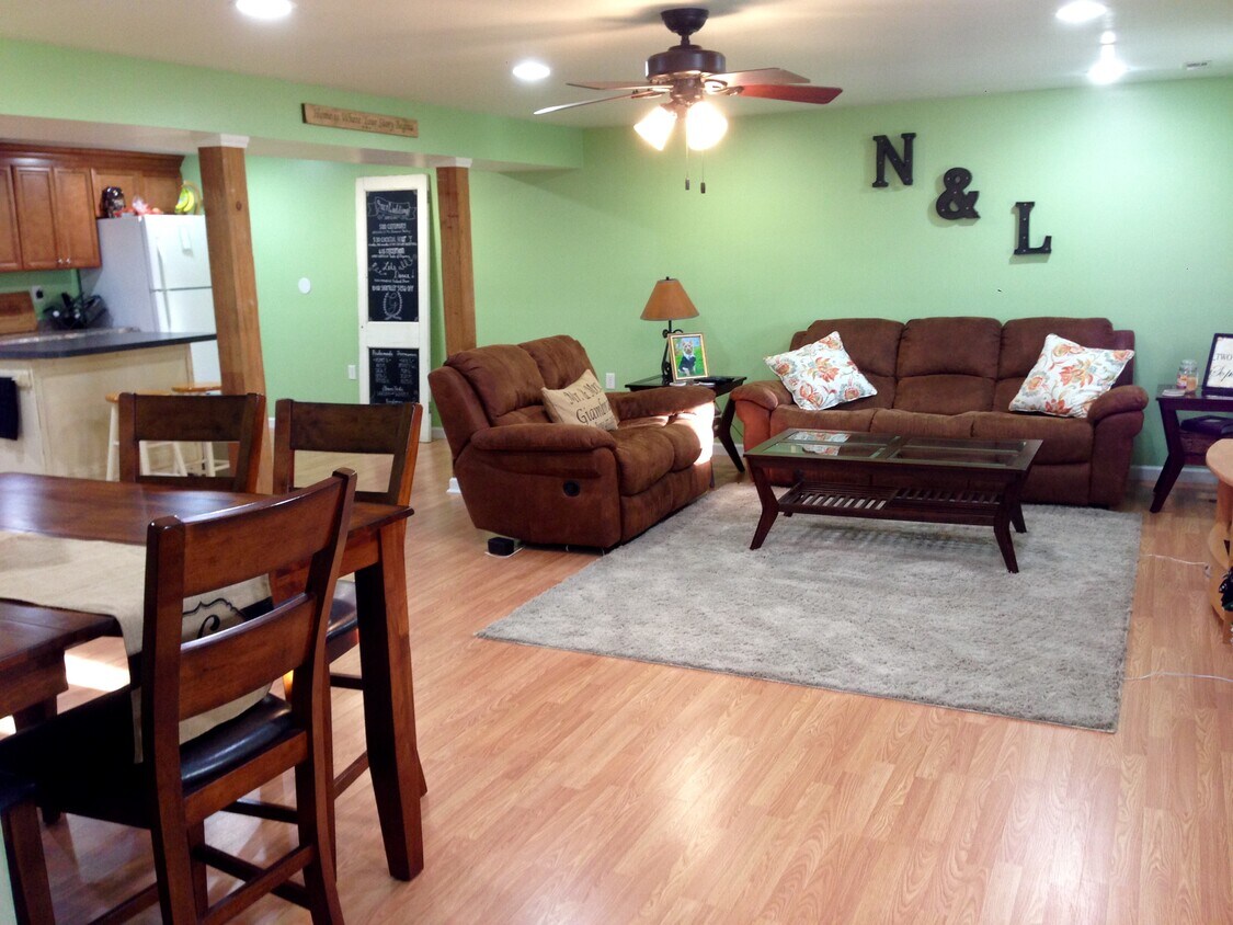Living area/kitchen - 106 Scenic Cir