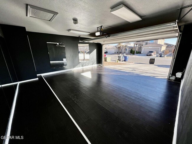 Foto del edificio - 14201 Silver Point Ave