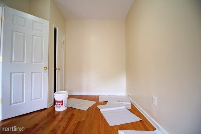 Building Photo - 326 Roebling St
