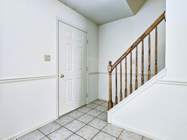 Building Photo - 83 Brookfield Rd