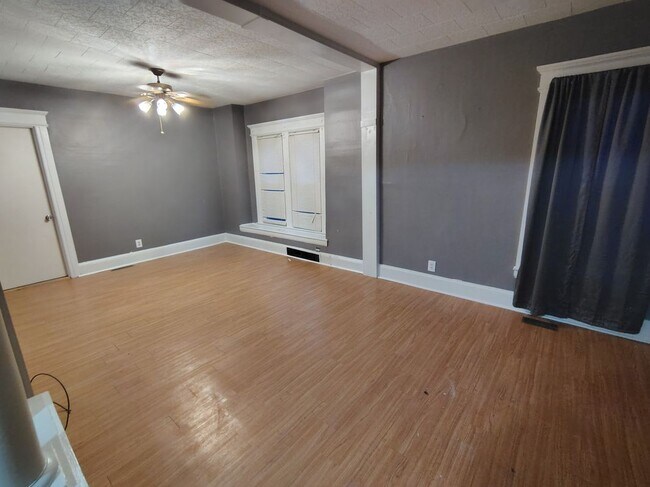 Building Photo - 147 E Matson Ave