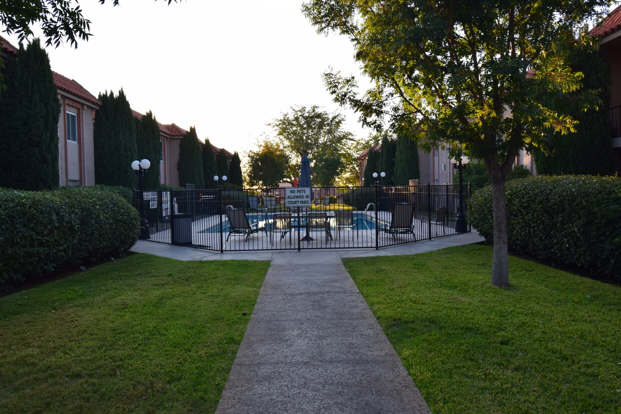 252 Shadow Mountain Dr Unit B12, El Paso, TX 79912 Condo for Rent in