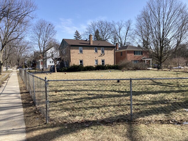 House and fully-fenced yard - gas grill, picnic table, and fire pit. Much prettier in summer! - 1312 Brooklyn Ave