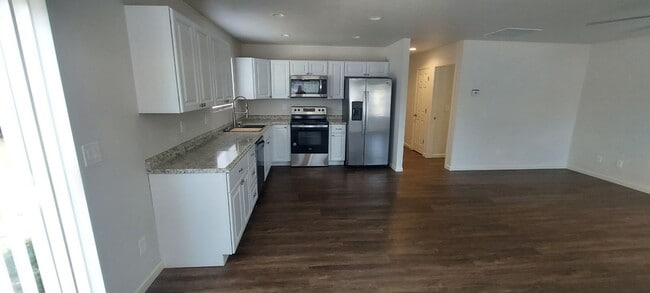 Building Photo - MP132 - 14418-14420 E Heroy