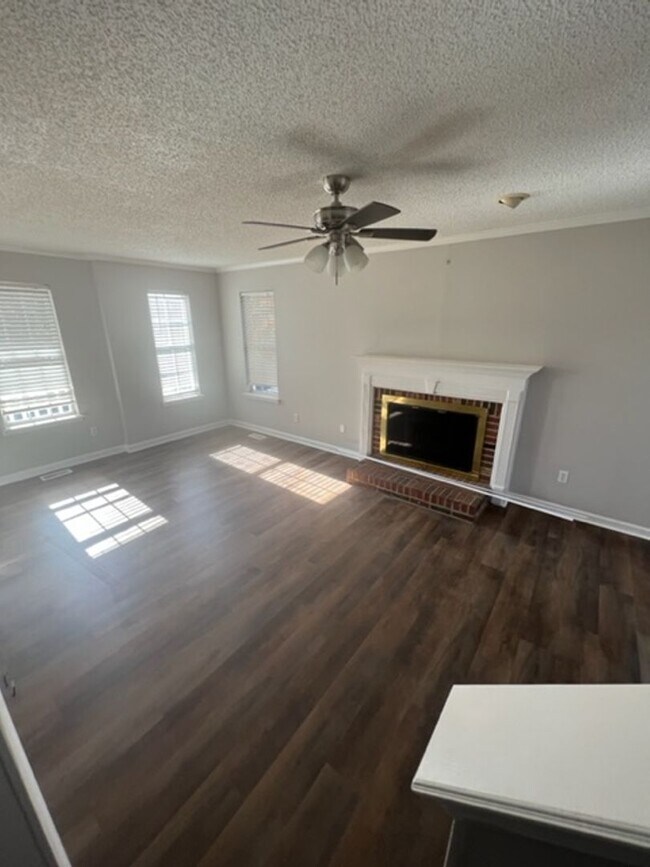 Building Photo - Saddlers Ridge S/D in Simpsonville - What ...