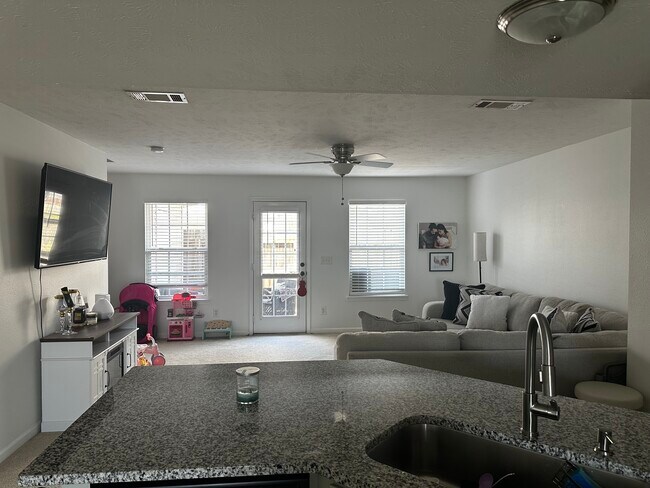 Foto del edificio - 138 Oak Valley Cir