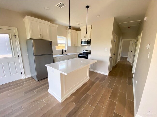 Building Photo - 3104 S Links Dr