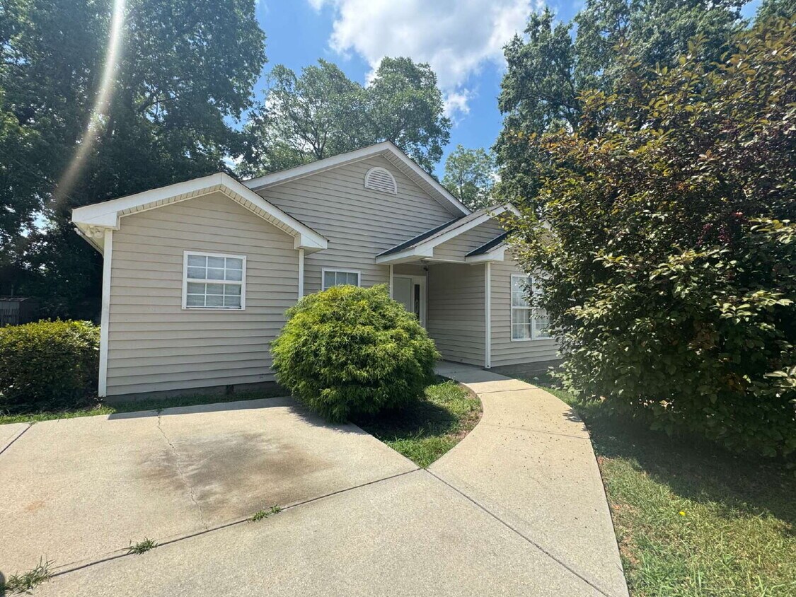 Foto principal - Brand New Rental Listing – Steps from Down...