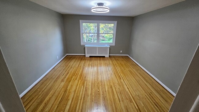 Building Photo - Fully Renovated Park and Beverly!