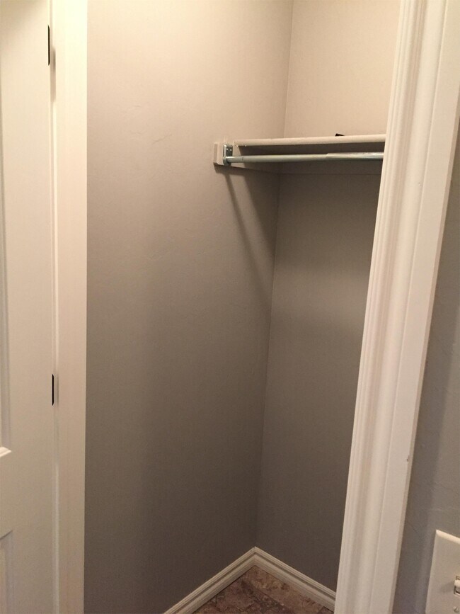 Building Photo - 213 Ashley Dr