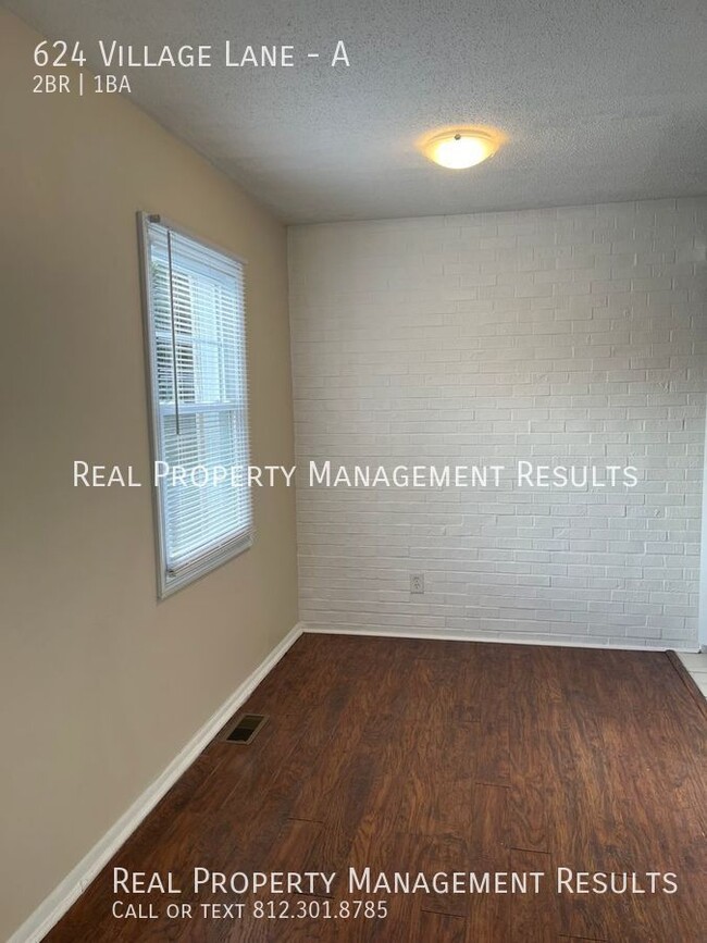 Foto del edificio - 624 Village Ln