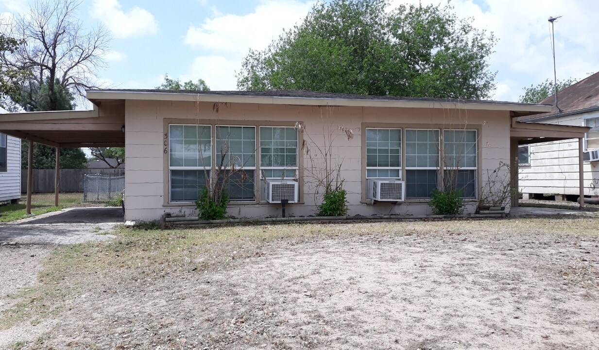 306 E Le Roy St, Three Rivers, TX 78071 House Rental in Three Rivers
