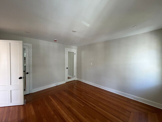 Building Photo - 271 Elm St