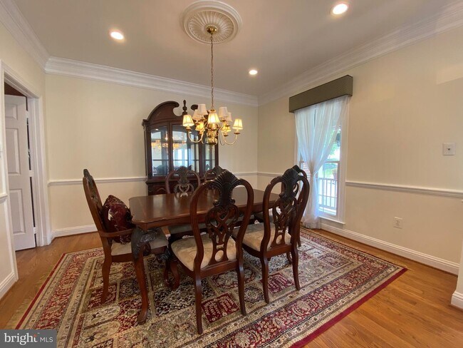 Foto del edificio - 10614 Maplecrest Ln