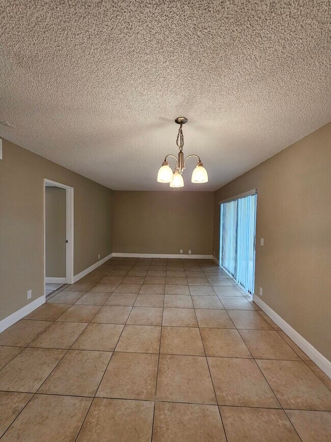 Building Photo - 1500 Lake Crystal Dr