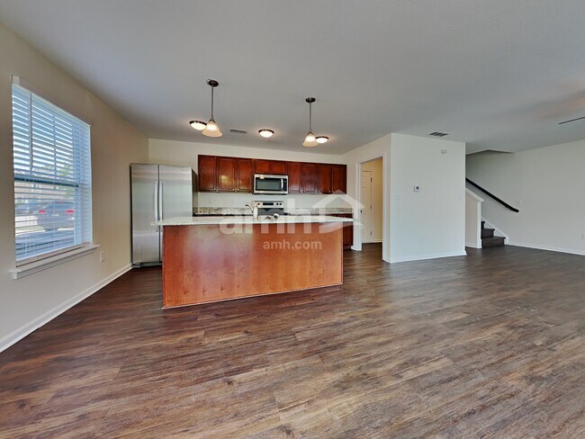 Building Photo - 15469 Destination Dr
