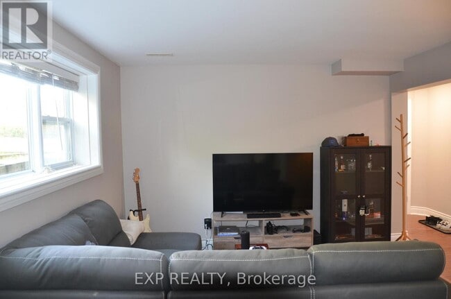 Building Photo - 42 Lavergne St
