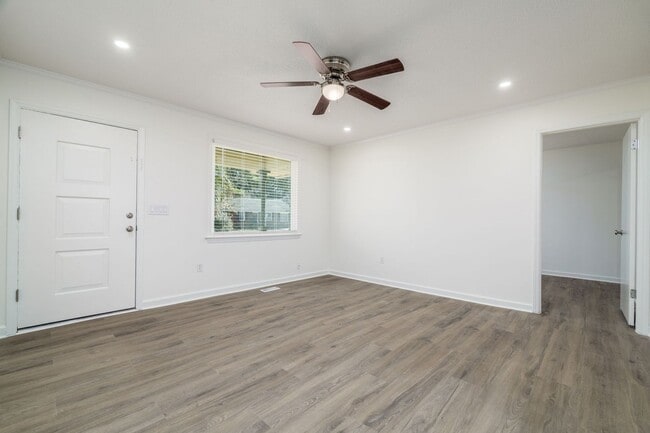 Foto del edificio - Charming West Ashley Home