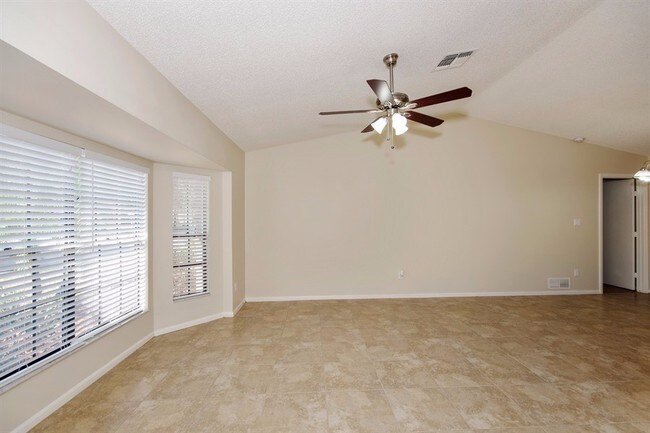 Building Photo - 266 Stillwater Dr