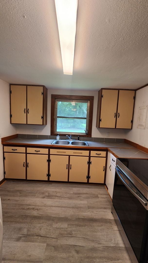 Building Photo - 3 Bedroom 1 Bathroom House