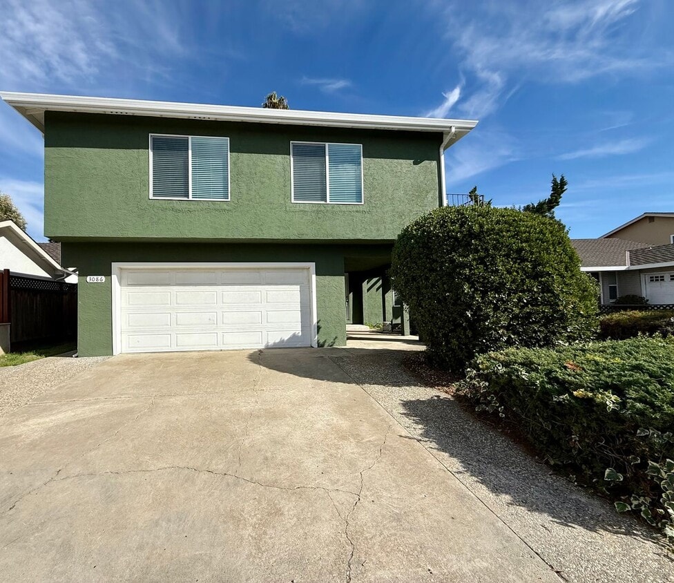 Beautiful, Completely Remodeled 4 Bed 2.5 Bath Fremont Home - Huge Bonus Room - Beautiful, Completely Remodeled 4 Bed 2.5 Bath Fremont Home - Huge Bonus Room