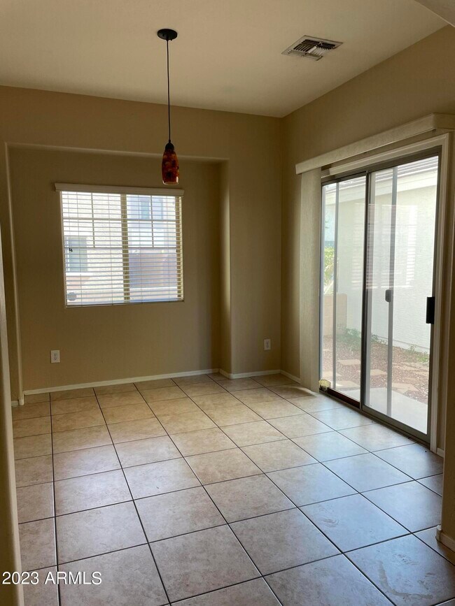 Foto del edificio - 4656 E Laurel Ave
