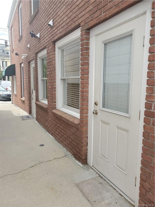 Building Photo - 113 Main St