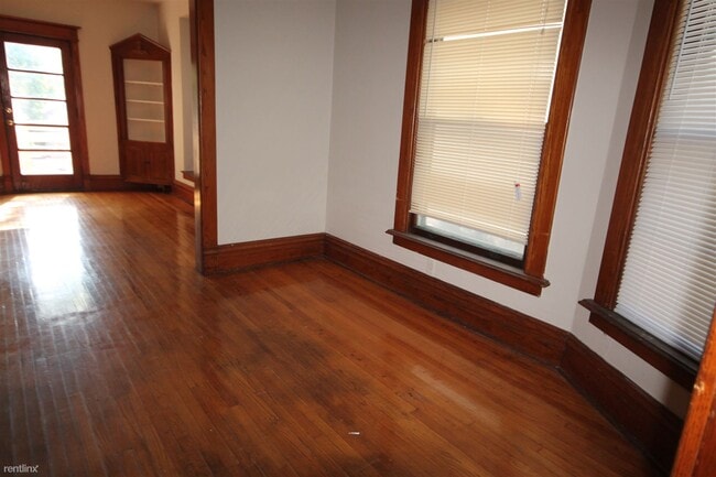 Building Photo - 5 br, 2 bath House - 1001 Davis St Availab...