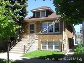 Building Photo - 842 Beloit Ave