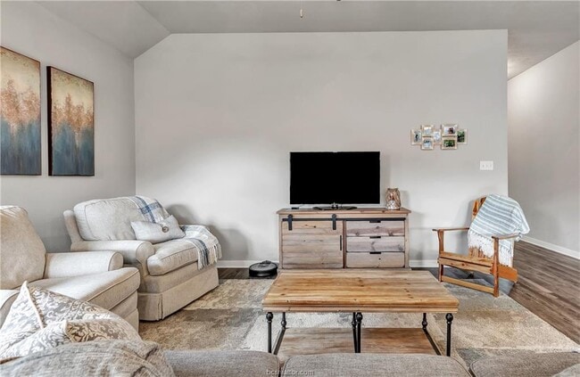 Foto del edificio - 3863 Still Creek Loop