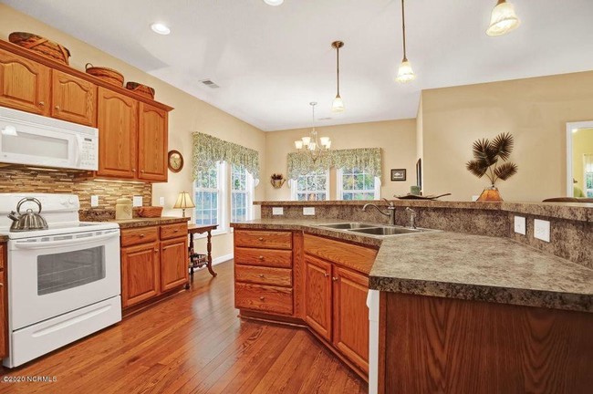 Building Photo - 204 Twin Lakes Ct