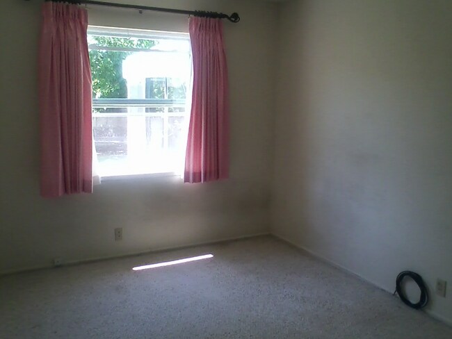 Foto del edificio - 3354 Fowler Ave