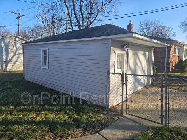 Building Photo - 26539 Clarita St