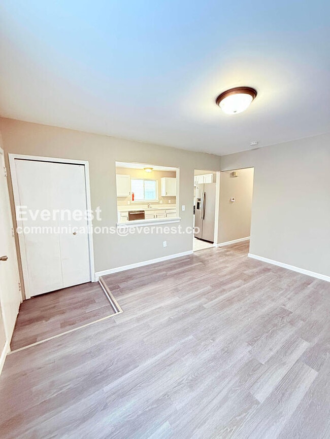 Foto del edificio - 23569 Stewart Ave