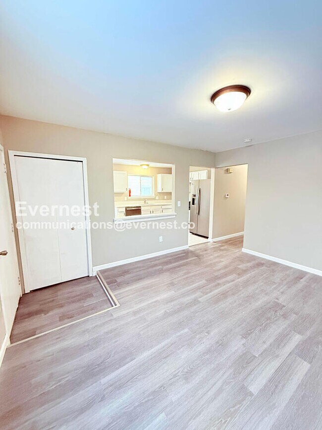 Foto del edificio - 3 Bed/1 Bath Home with Modern Amenities / Pet-Friendly / Vouchers Accepted / Available Now!