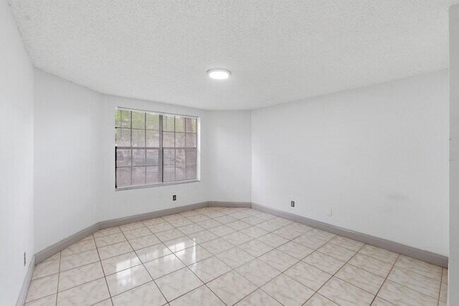 Foto del edificio - 11241 W Atlantic Blvd