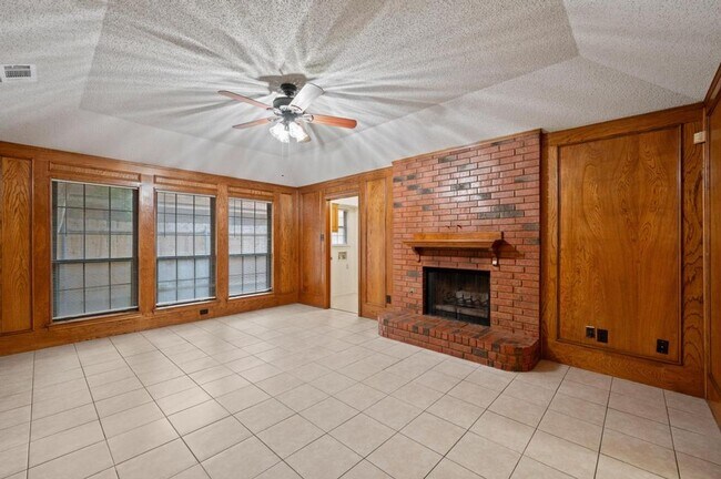 Foto del edificio - 504 Warbler Dr