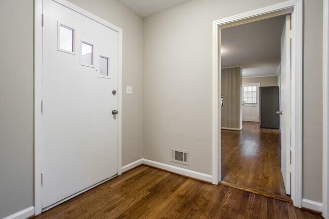 Foto del edificio - 305 Old Ivy Rd NE