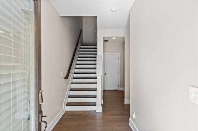 Foto del edificio - 2180 Colvin Ct NW