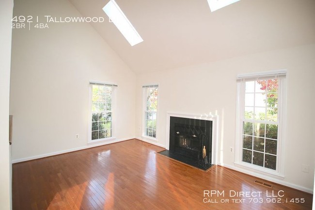 Foto del edificio - Single Family Home in Montclair