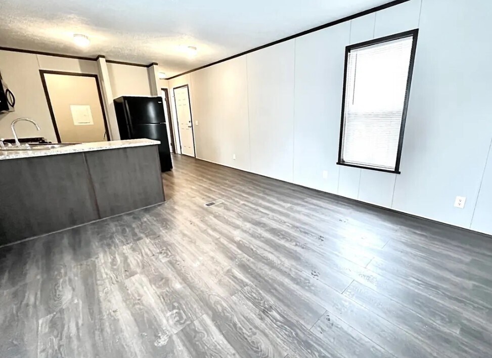 Foto del edificio - 17020 Sleepy Hollow Blvd