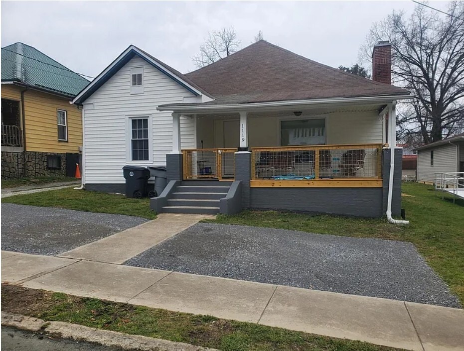 Primary Photo - 1119 Hill St