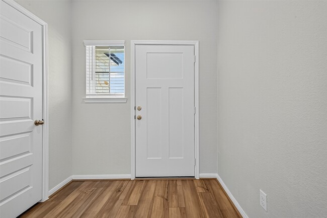 Foto del edificio - 8304 Bristlecone Pne Wy