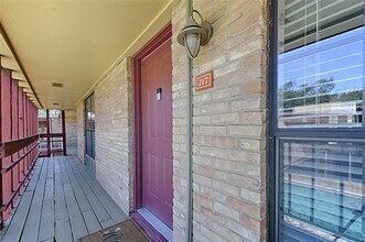 Building Photo - 5930 Birchbrook Dr