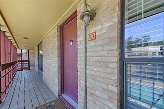 Building Photo - 5930 Birchbrook Dr