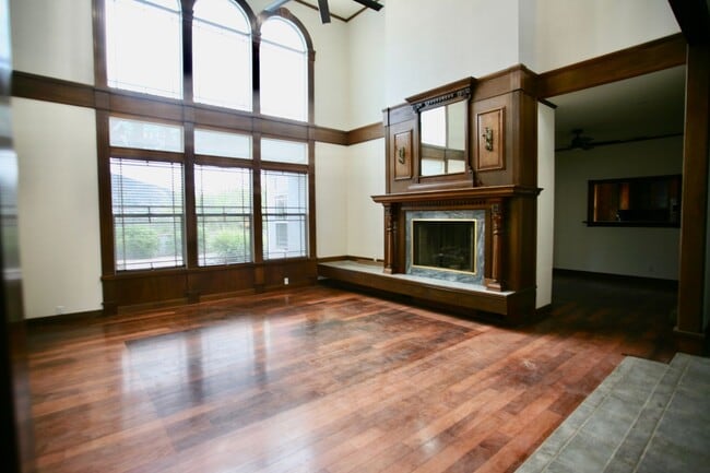 Foto del edificio - 4br 3-1/2ba Victorian in hills of Blossom Valley