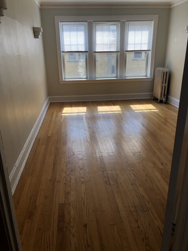 Building Photo - 5060 N Wolcott Ave