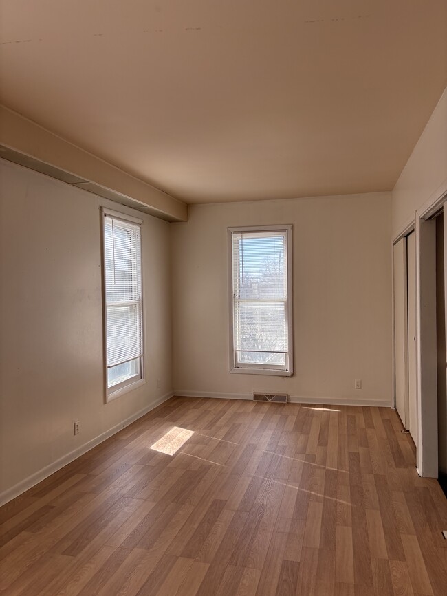 Building Photo - 437 Wright St